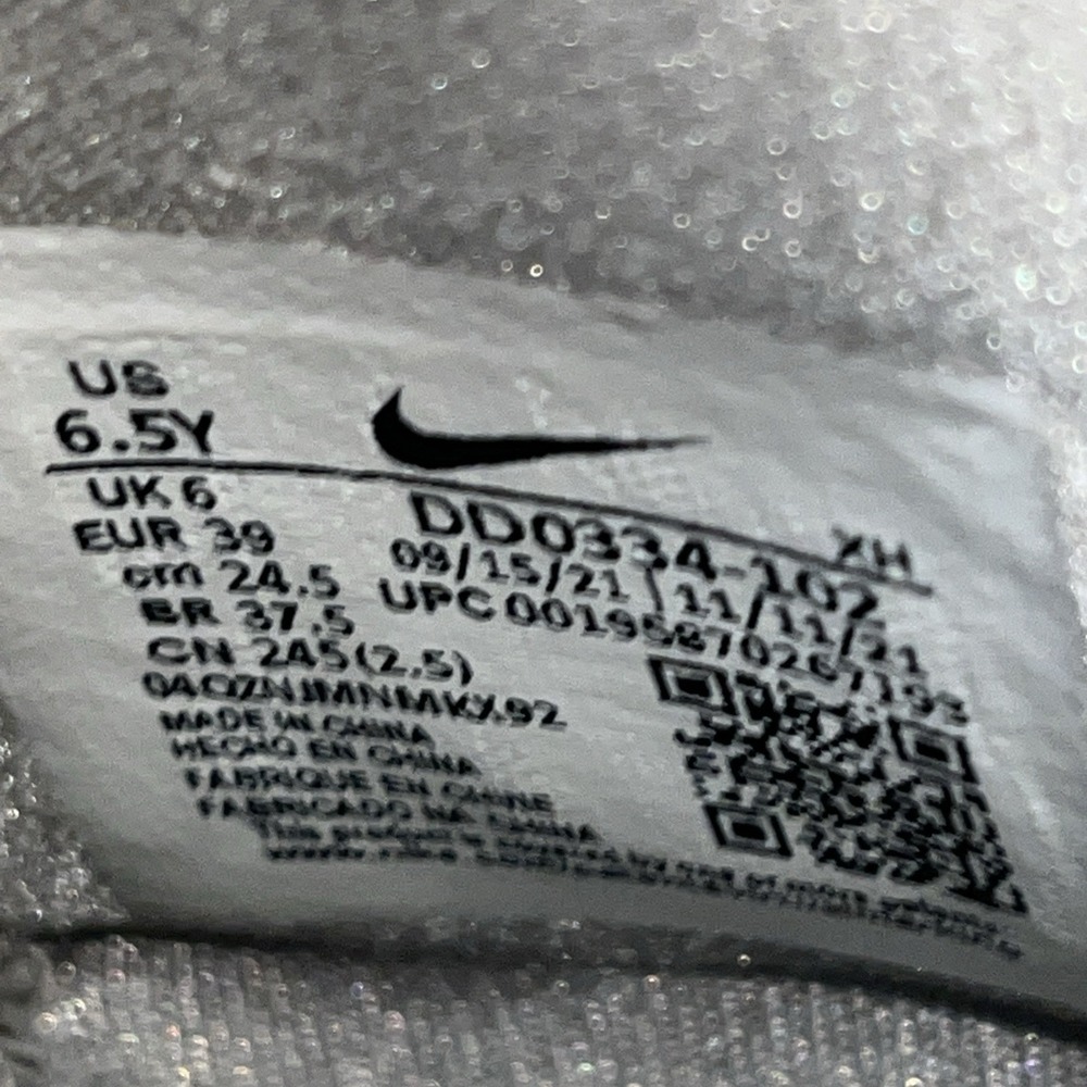 Nike Kyrie Infinity GS White Iron Grey Basketball Shoes DD0334-102 Size 6.5Y - Picture 7 of 16